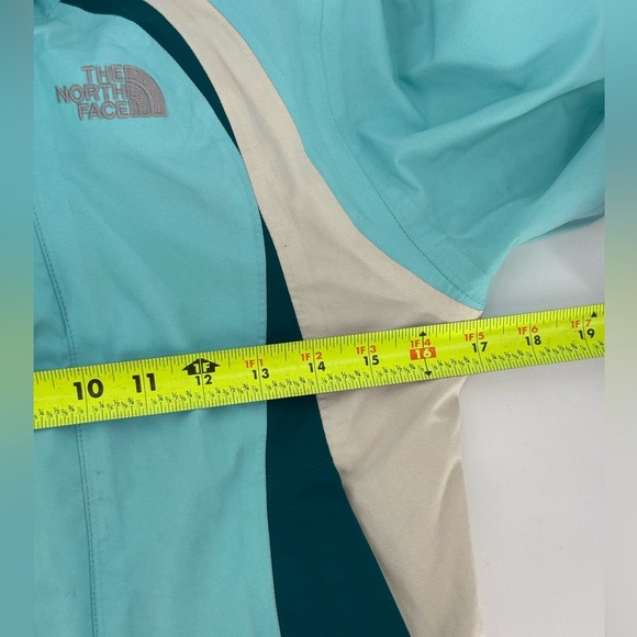 The North Face Girls Double Zip Hyvent Hooded Jacket - Picture 7 of 16